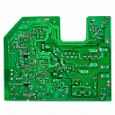 Circuito impreso verde con soldaduras.webp