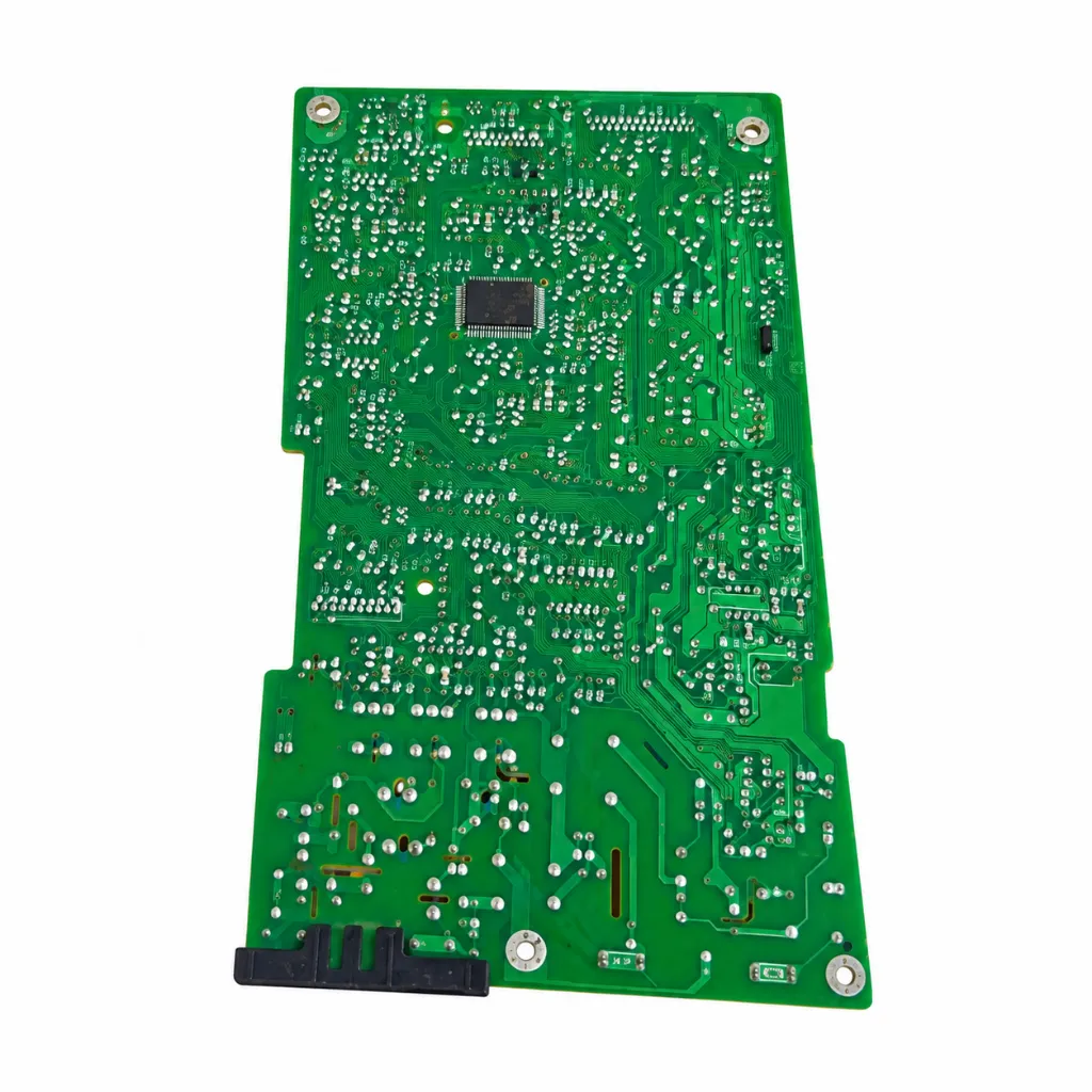 Placa de circuito verde detallada.webp