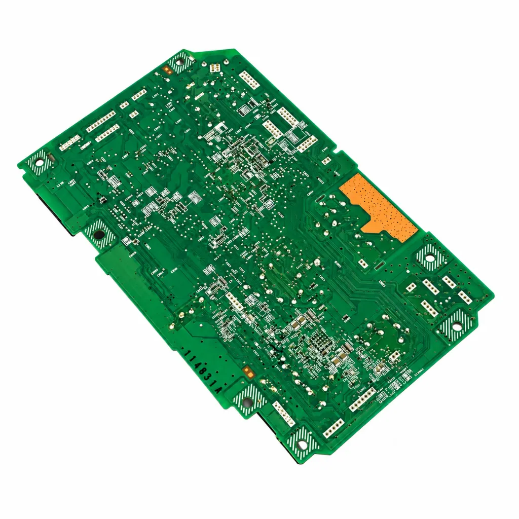 Placa PCB verde en vista isométrica.webp