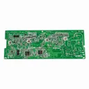 Placa de circuito verde detallada.webp