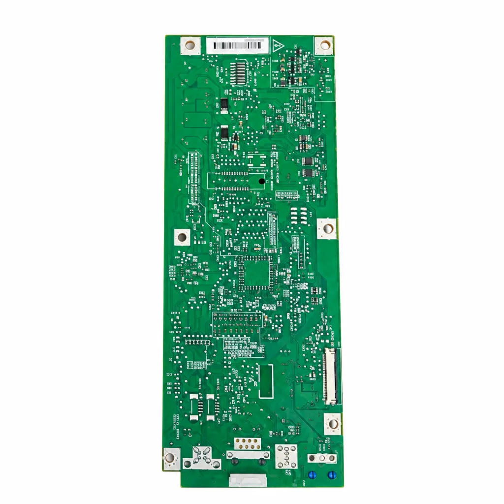 Placa de circuito verde sobre blanco.webp