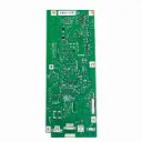 Placa de circuito verde sobre blanco.webp