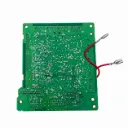 Placa PCB verde con cables rojos.webp