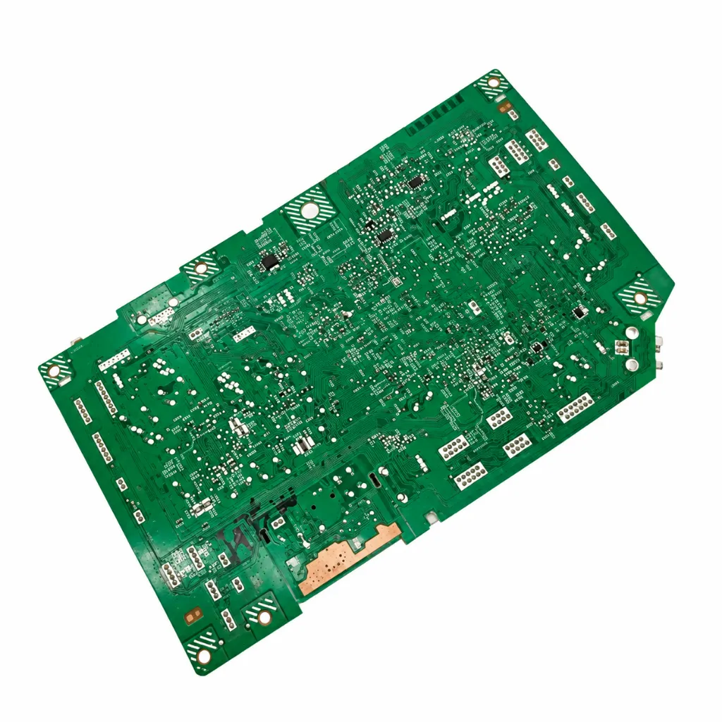 Placa de circuito verde en diagonal.webp
