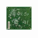 Placa de circuito verde detallada.webp