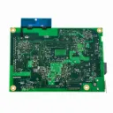 Placa de circuito verde sobre fondo blanco (1).webp