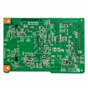 Placa de circuito impreso verde con componentes SMD.webp