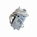Solenoide metálico con cables enrollados.webp