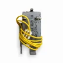 Módulo solenoide metálico con cables amarillos.webp