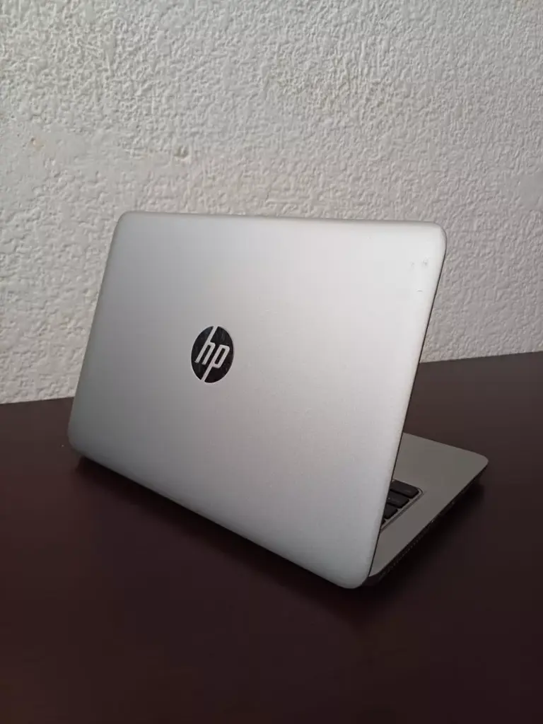 Laptop reacondicionada HP Elitebook  820 G3 - Intel Core i5 8250U SSD 240 gb Ram 8gb 12"