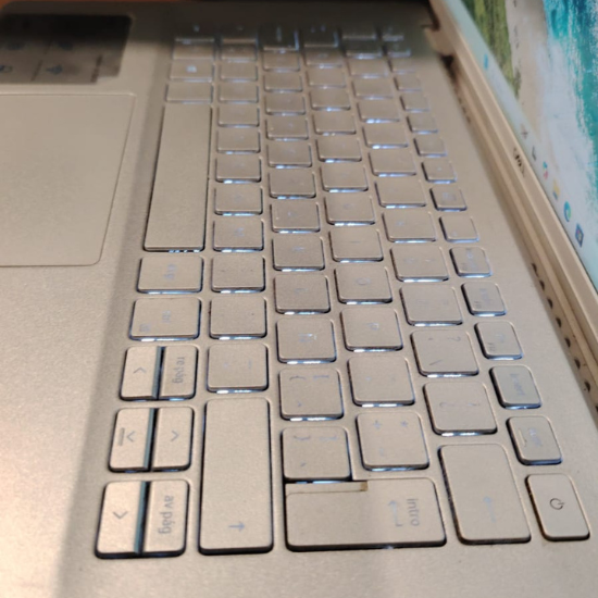 Laptop Dell Inspiron  3500 Intel Core i7-10510U Reacondicionada SSD 240gb Ram 8gb pantalla 14´´